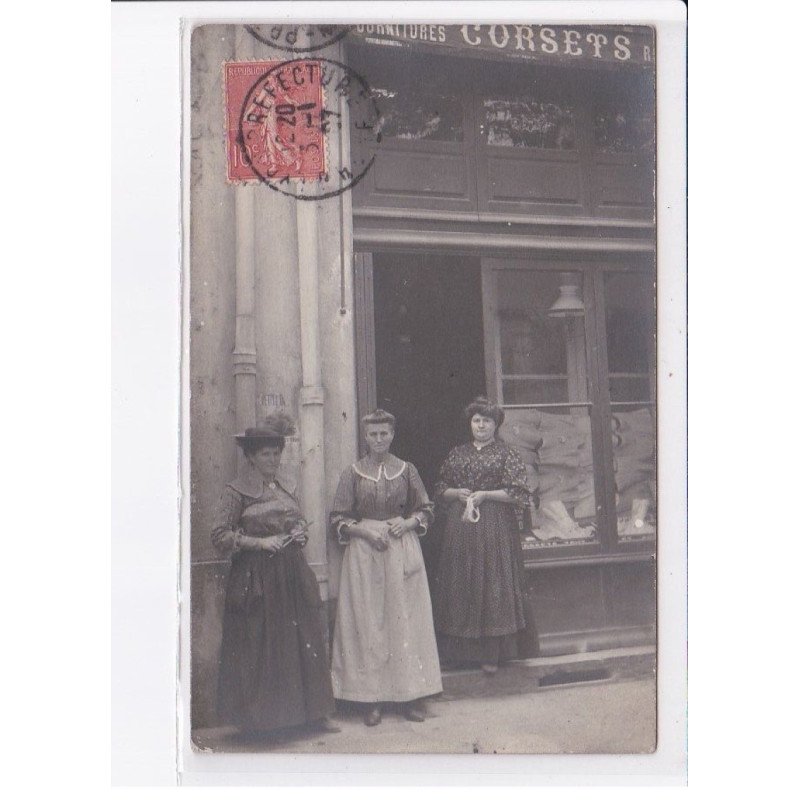 LYON: boutique de corsets - très bon état