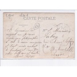 LYON: boutique de corsets - très bon état