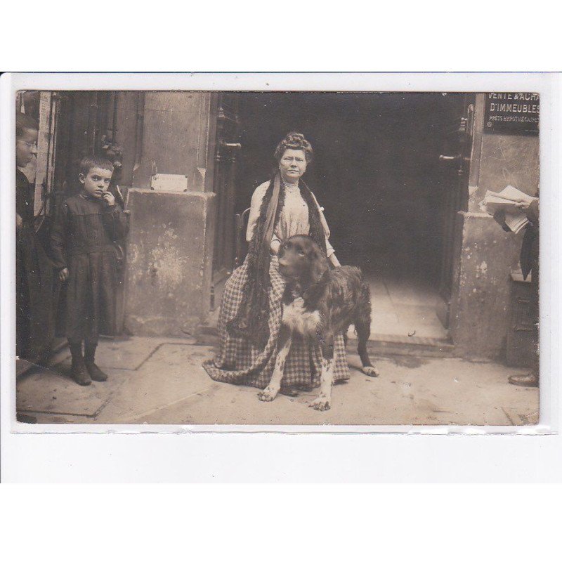 PARIS: chien, femme, enfant - très bon état