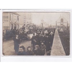 FRANCE: à localiser, carte photo, cavalcade, char - état