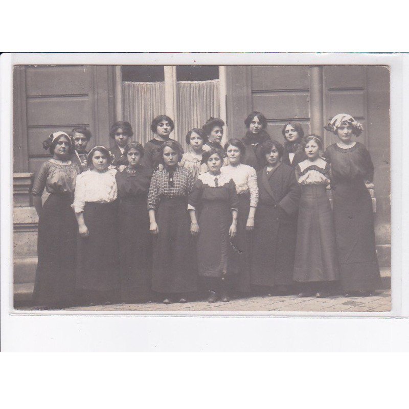 FRANCE: à localiser, carte photo, groupe de femme - très bon état
