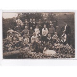 FRANCE: à localiser, carte photo, groupe de personne, chien - très bon état