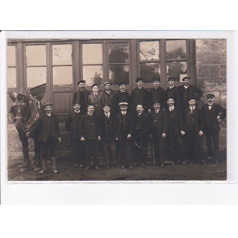 FRANCE: à localiser, carte photo, groupe de personne - très bon état