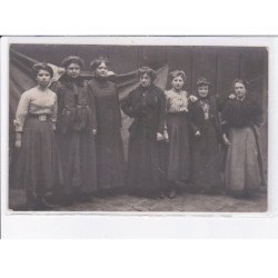 FRANCE: à localiser, carte photo, groupe de femme - très bon état