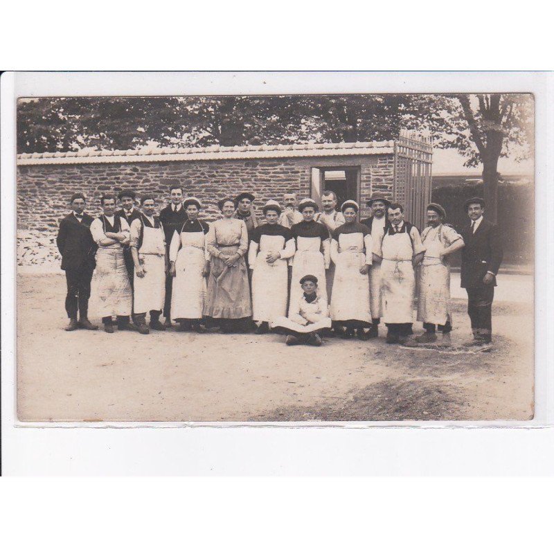 FRANCE: à localiser, carte photo, personnages avec tabllier - très bon état