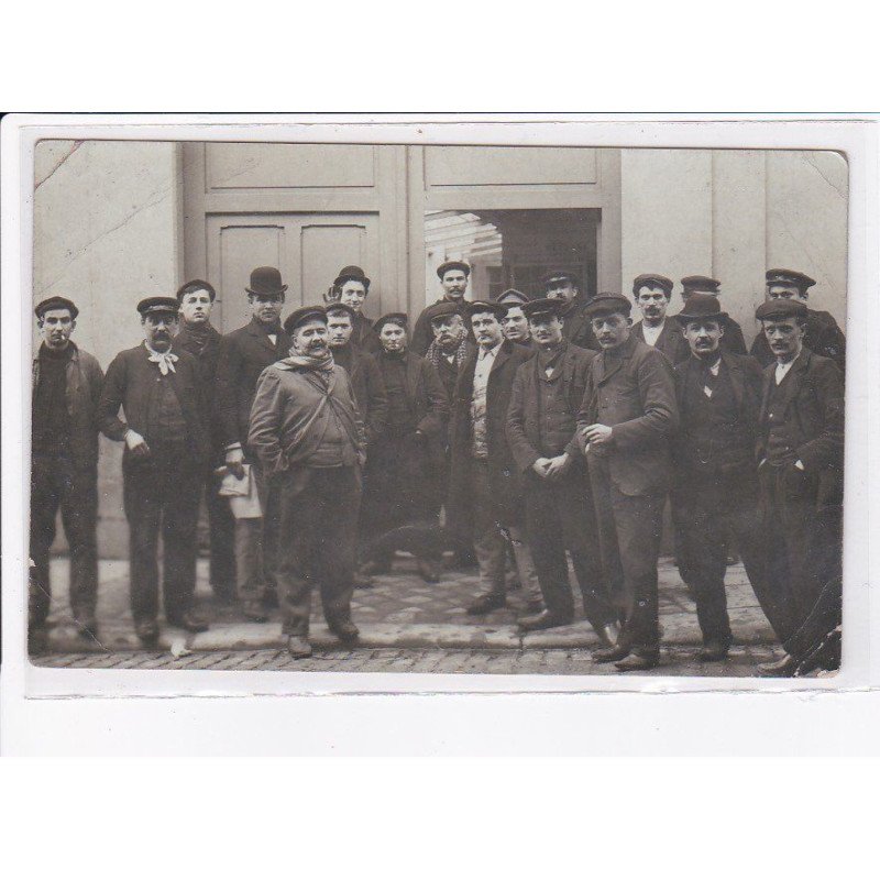 FRANCE: à localiser, carte photo, un groupe d'homme - état