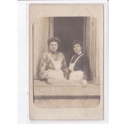 FRANCE: à localiser, carte photo, femmes à la fenêtre -  état