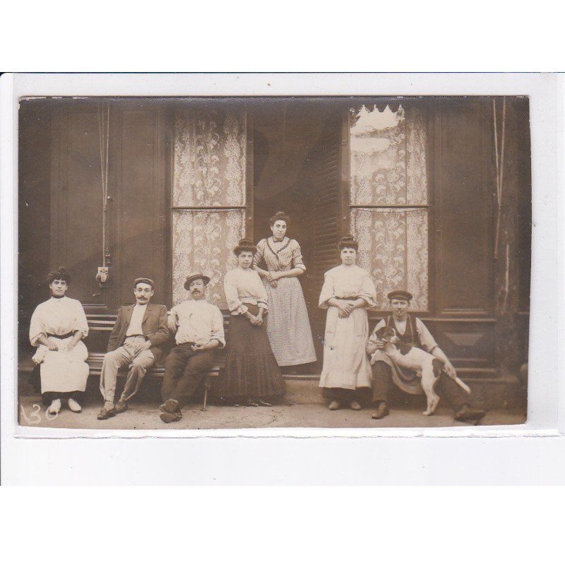 FRANCE: à localiser, carte photo, personnages, chien - très bon état