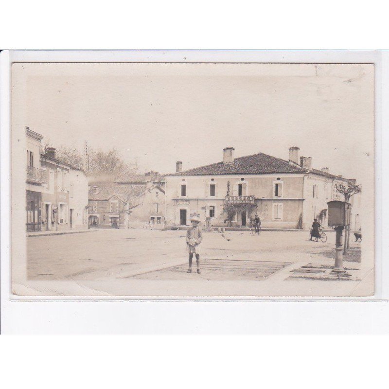 SAINT-JUSTIN: place et auberge - état
