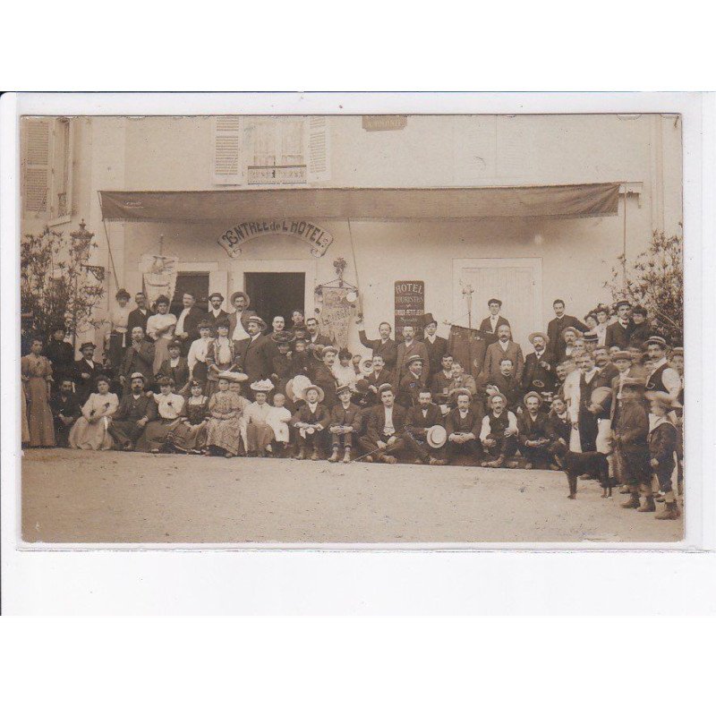 VILLARD - BONNOT - LANCEY: entrée de l'hôtel, groupe de personnages - très bon état