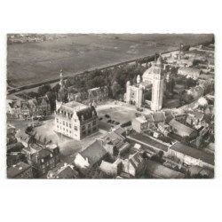 COMINES: l'hôtel de ville, l'élise saint-chrysole vue aérienne 10X15 - très bon état