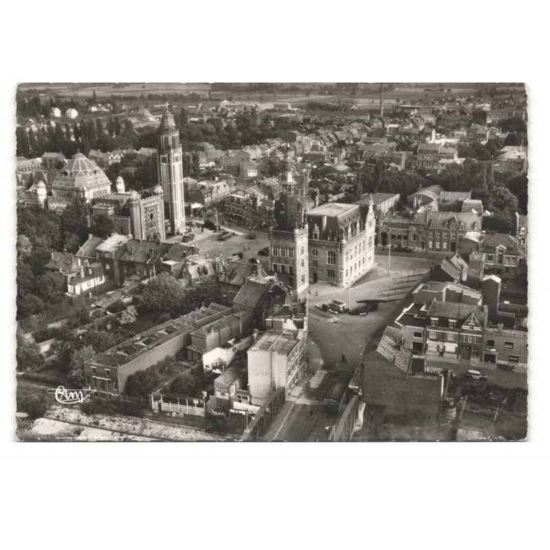COMINES: l'hôtel de ville, l'église saint-chrysole, vue aérienne 10X15 - très bon état