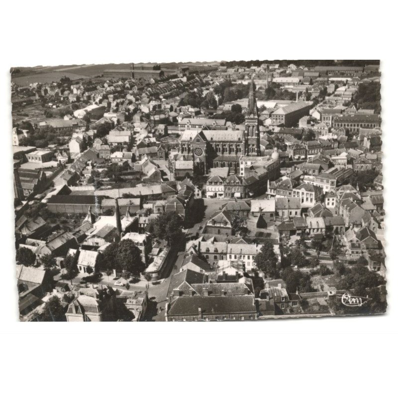 CAUDRY: vue aérienne, rue gambetta et l'église vue aérienne 10X15 - très bon état