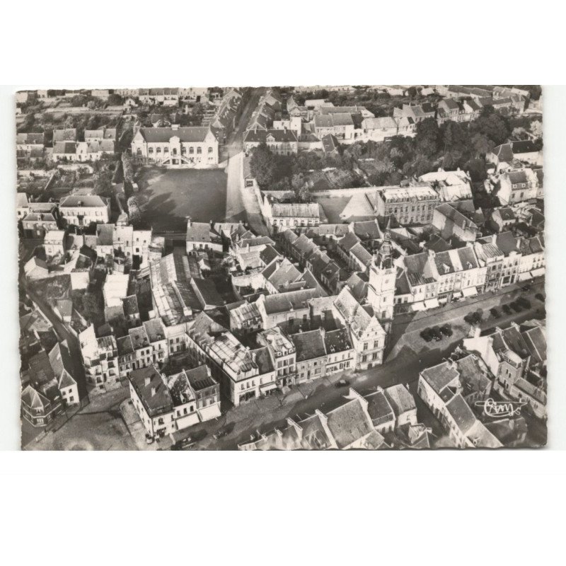 LE CATEAU: le beffroi et la salle des fêtes vue aérienne 10X15 - très bon état