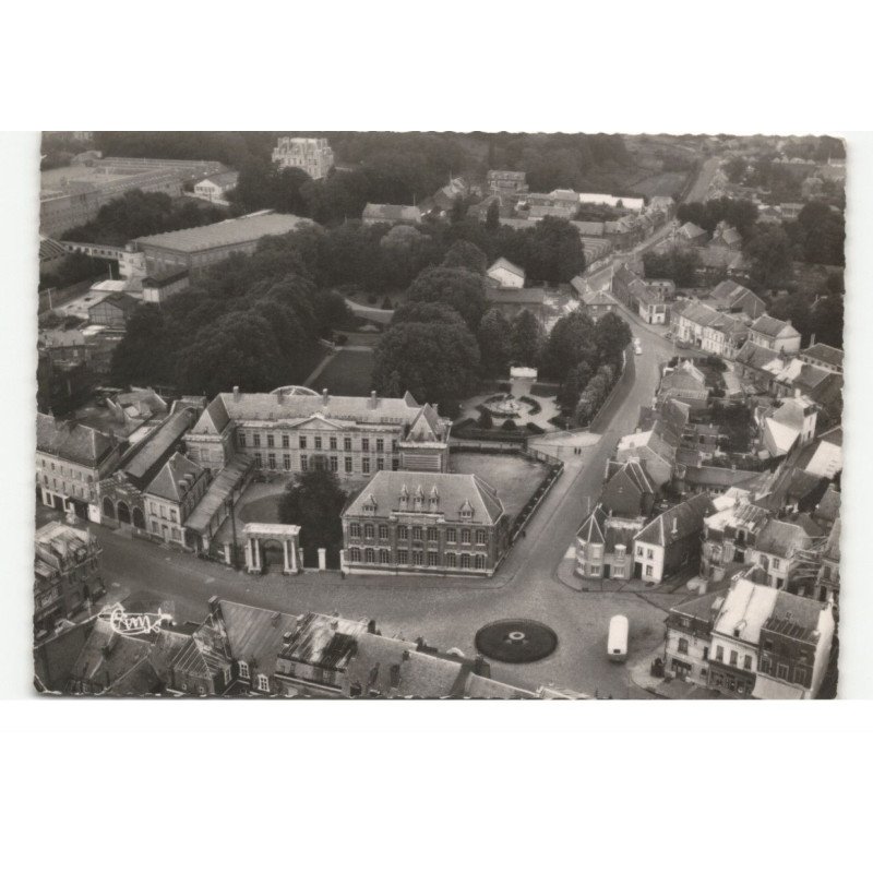 LE CATEAU: le palais fénelon, le jardin poublic vue aérienne 10X15 - très bon état