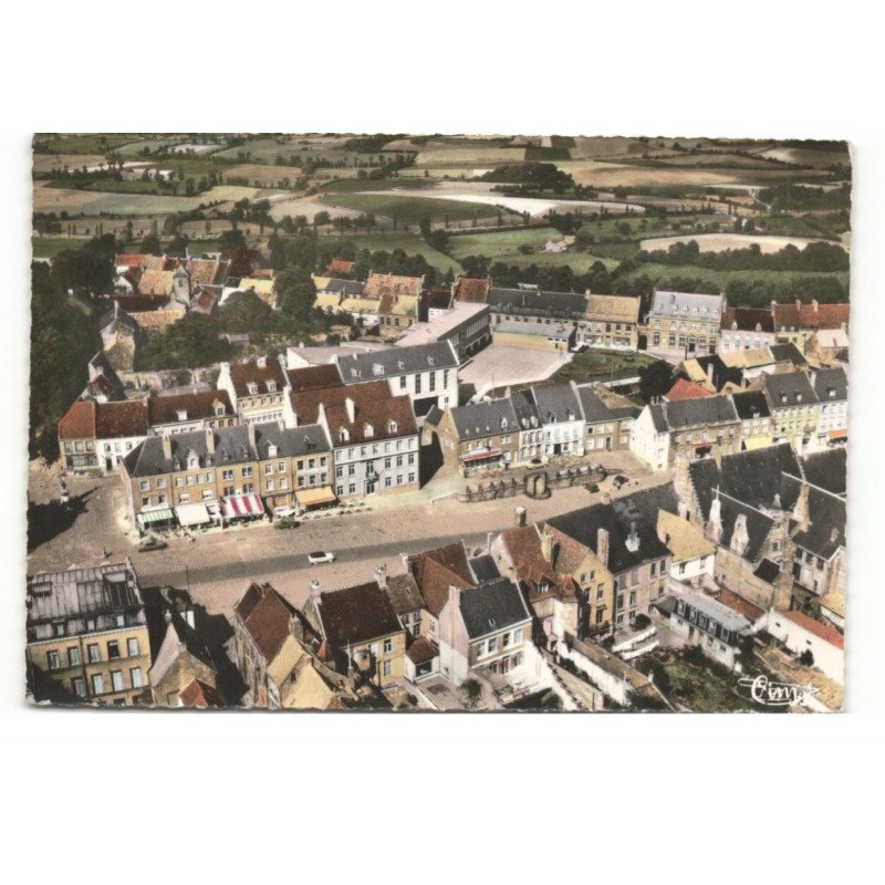 CASSEL: grand' place et montée du plateau vue aérienne 10X15 - très bon état