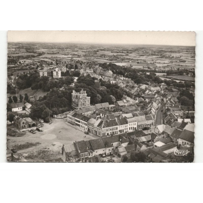 CASSEL: vue panoramique, place plumer vue aérienne 10X15 - très bon état