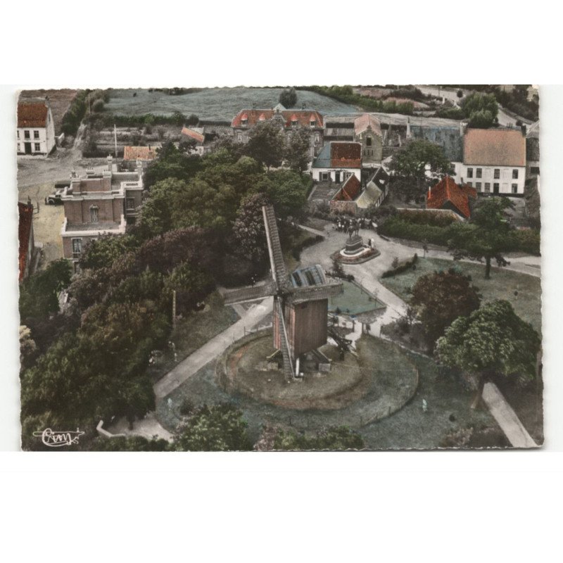 MONT-CASSEL: le moulin et la statue du maréchal foch vue aérienne 10X15 - très bon état
