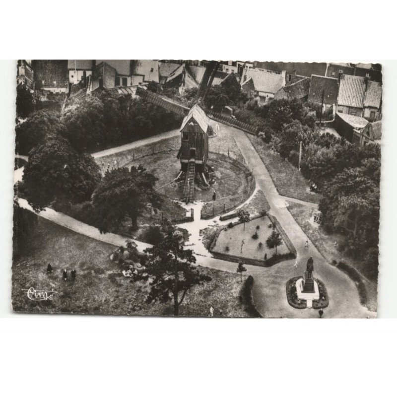 MONT-CASSEL: le moulin la statue du maréchal foch vue aérienne 10X15 - très bon état