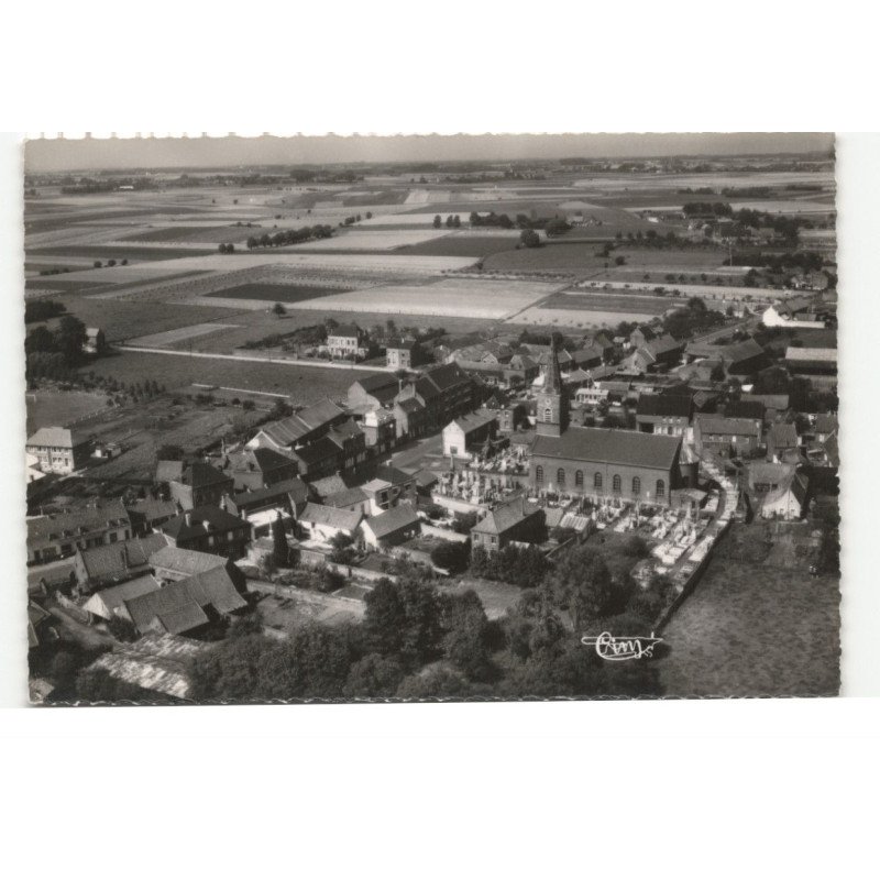 COUTICHES: l'église la mairie les écoles aérienne 10X15 - très bon état