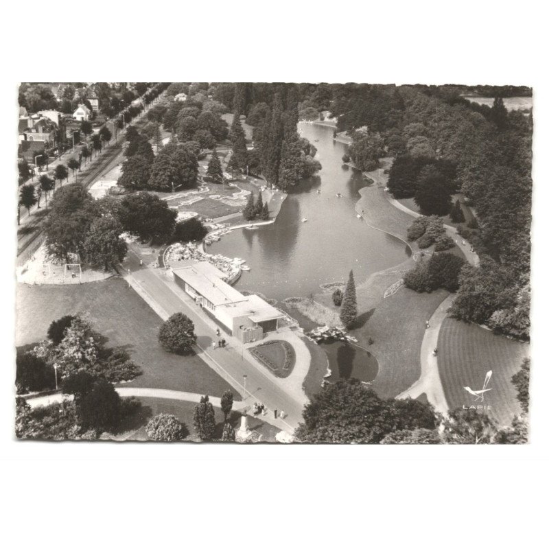 CROIX: le jardin et le "bol d'air" vue aérienne 10X15 - très bon état