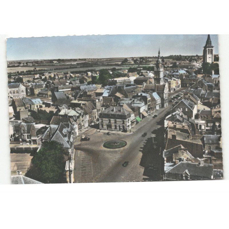 LE CATEAU: place du commandant richez vue aérienne 10X15 - très bon état