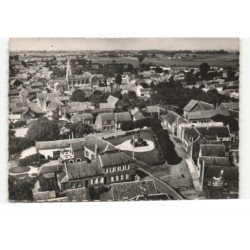 CLARY: place du monument vue aérienne 10X15 - très bon état