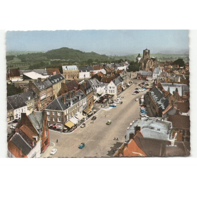 MONT CASSEL: la grand'place et le mont des recollets vue aérienne 10X15 - très bon état