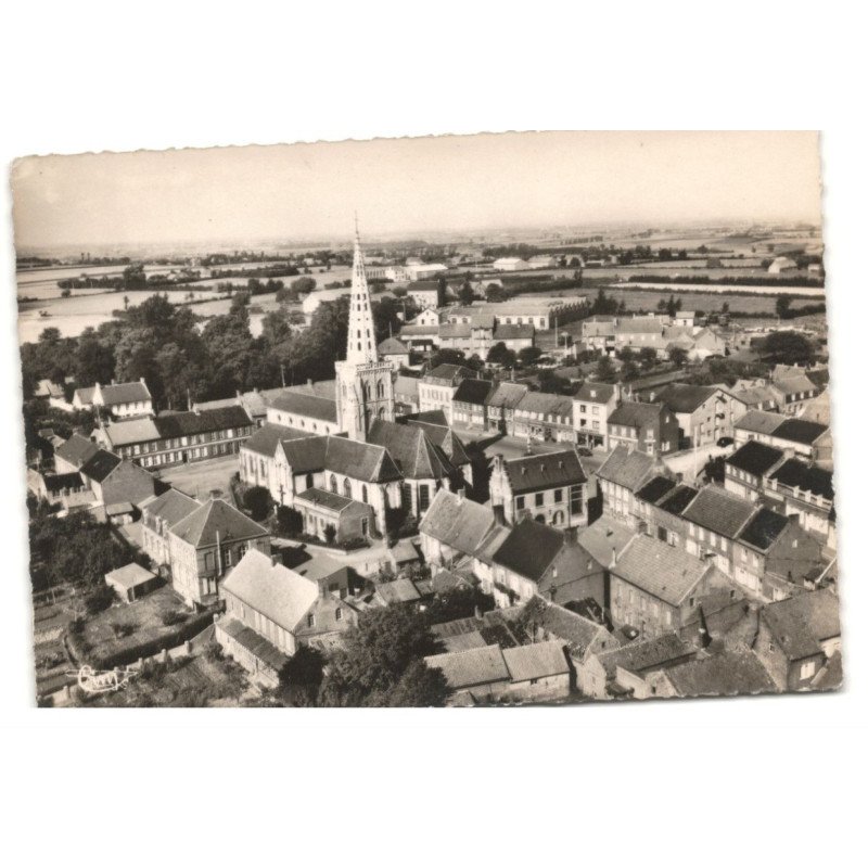 BOLLEZEELE: église notre-dame de la visitation, la place vue aérienne 10X15 - tres bon etat