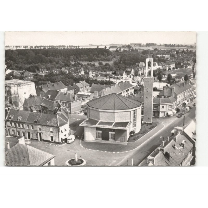 BOUCHAIN: l'église vue aérienne 10X15 - tres bon etat