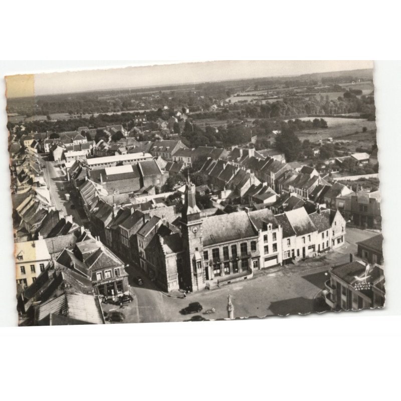 BAVAY: grand' place et rue P. Mathieu vue aérienne 10X15 - tres bon etat
