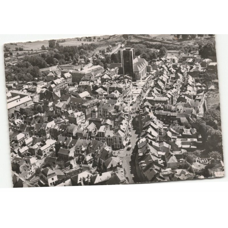 AVESNES-sur-HELPE: le centre de la ville vue aérienne 10X15 - etat