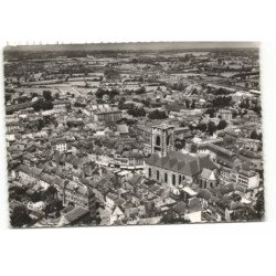 AVESNES-sur-HELPE: l'église vue aérienne 10X15 - très bon etat