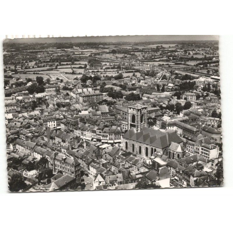 AVESNES-sur-HELPE: l'église vue aérienne 10X15 - très bon etat