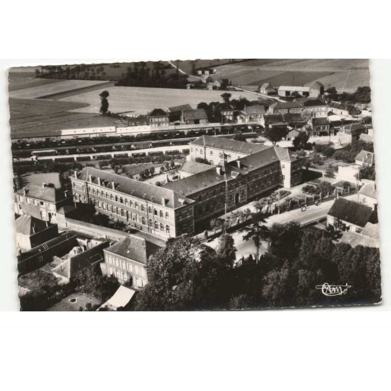 ARNEKE: l'hospice, la gare vue aérienne 10X15 - très bon etat