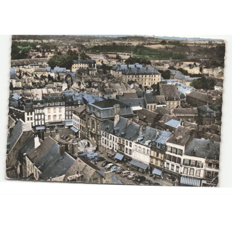 AVESNES-sur-HELPE: la place et l'hôtel de ville vue aérienne 10X15 - très bon etat