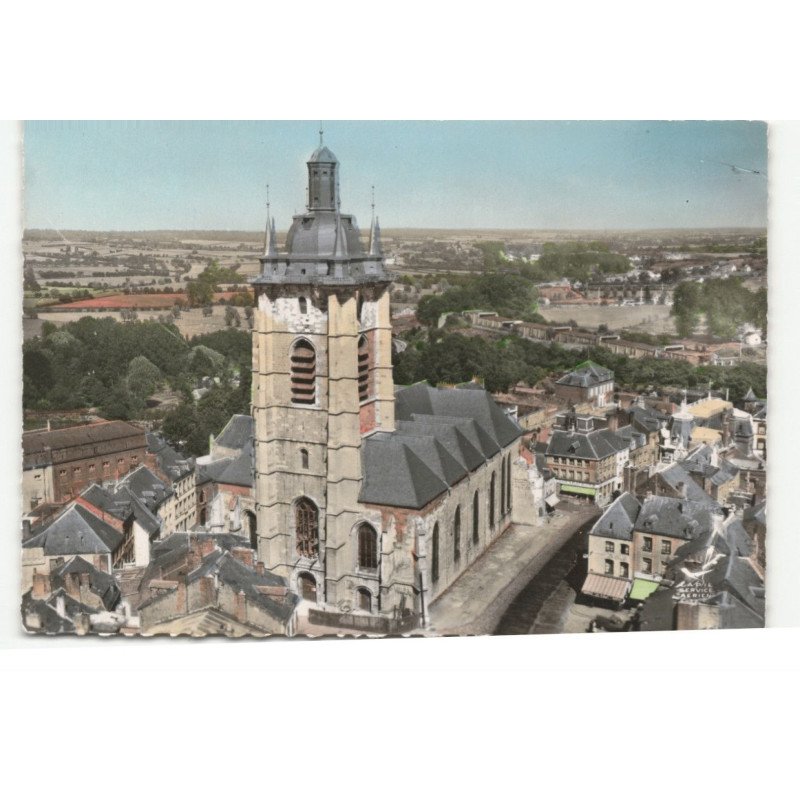 AVESNES-sur-HELPE: la collégiale saint-nicolas vue aérienne 10X15 - très bon etat