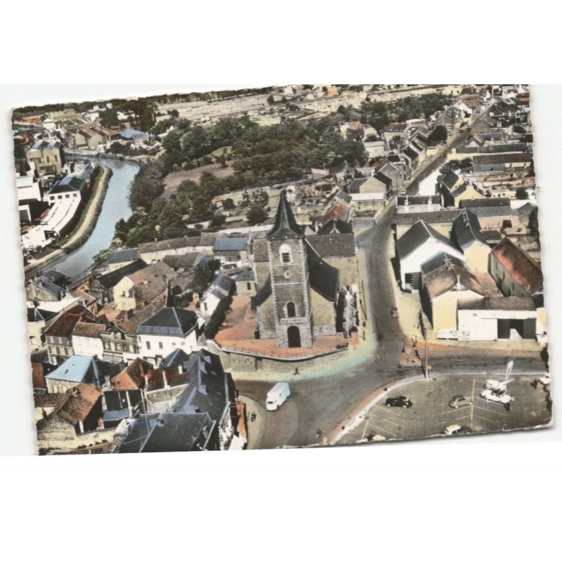JEUMONT: l'église et la place vue aérienne 10X15 - très bon etat