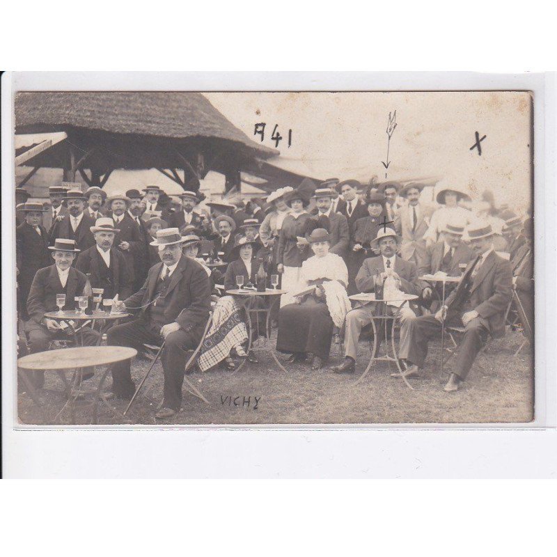 VICHY: personnages, apéritif - très bon état
