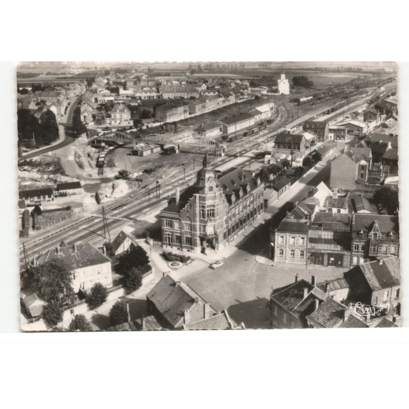HAZEBROUCK: les P.T.T. la passerelle, la gare vue aérienne 11X15 - très bon état