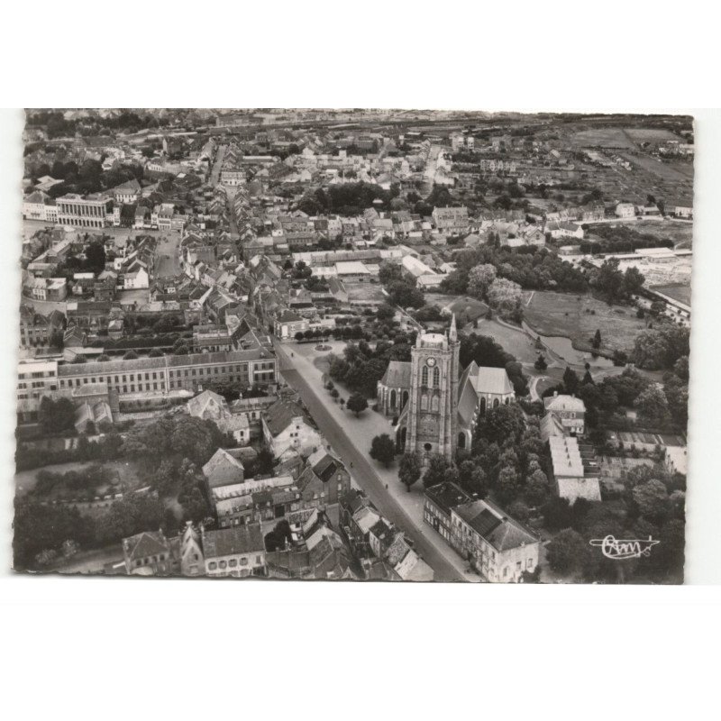 HAZEBROUCK: l'église vue aérienne 11X15 - très bon état
