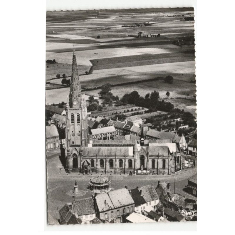 HONDSCHOOTE: l'église vue aérienne 11X15 - très bon état
