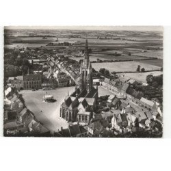 HONDSCHOOTE: l'église et l'hôtel de ville vue aérienne 11X15 - très bon état