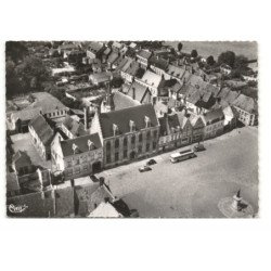 HONDSCHOOTE: l'église et l'hôtel de ville vue aérienne 11X15 - très bon état