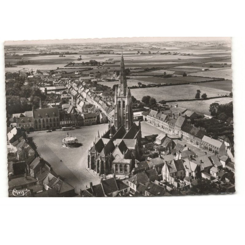 HONDSCHOOTE: l'église et l'hôtel de ville vue aérienne 11X15 - très bon état