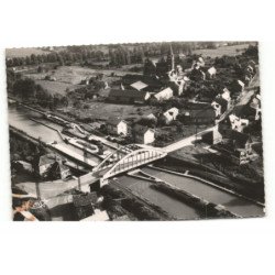 HONNECOURT-sur-ESCAUT: la rue principale vue aérienne 11X15 - très bon état