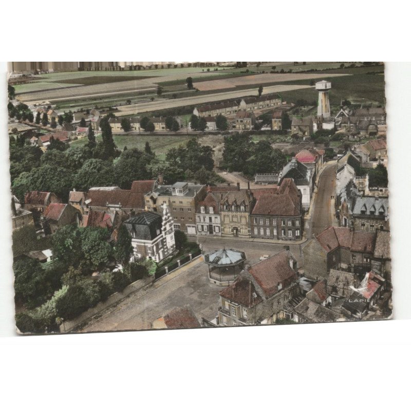 LA GORGUE: la place vue aérienne 10X15 - très bon état