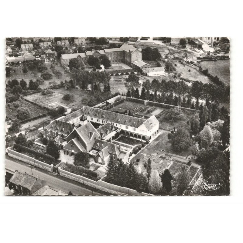 FOURMIES: monastère des clarisses vue aérienne 10X15 - très bon état