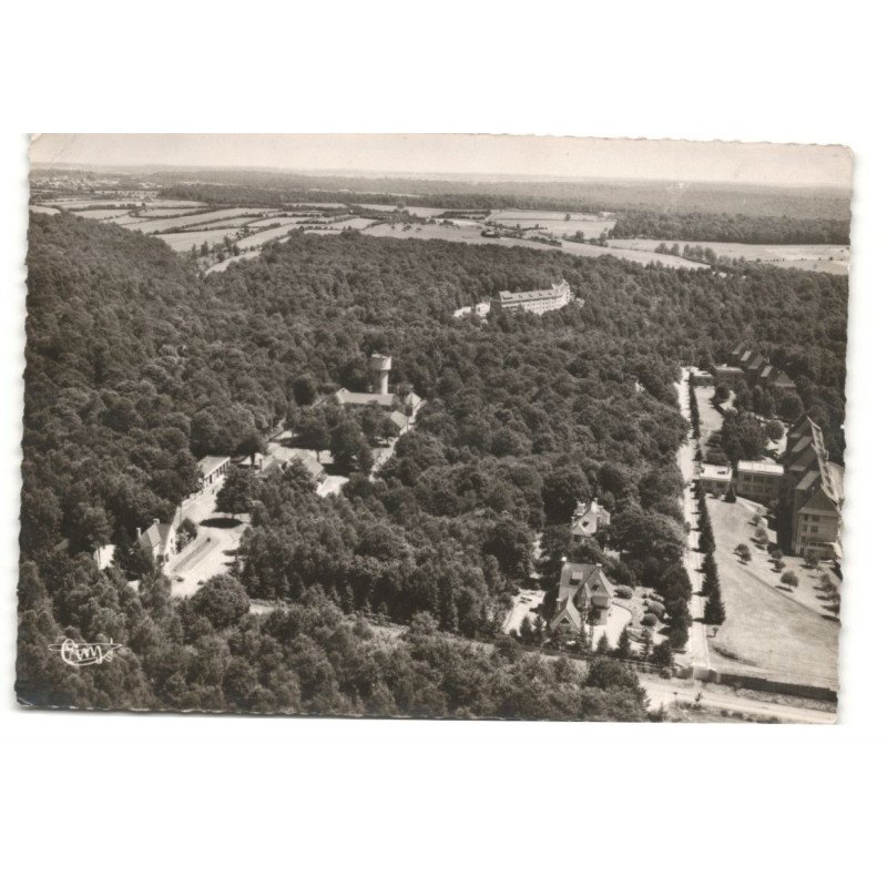 FELLERIES-LIESSIES: vue générale du sanatorium vue aérienne 10X15 - très bon état