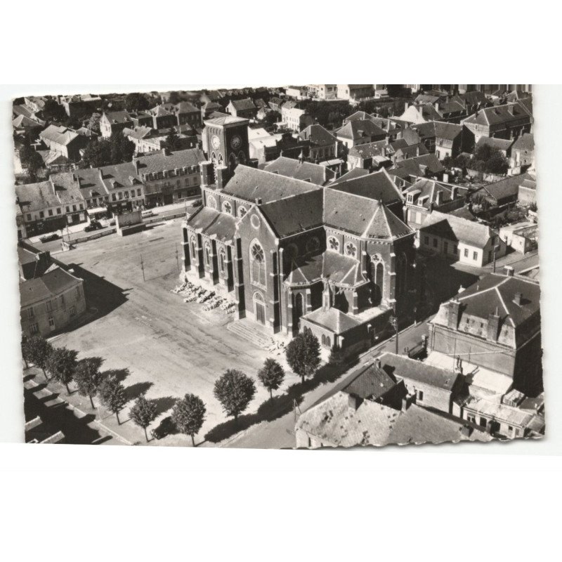 FOURMIES: l'église vue aérienne 10X15 - très bon état